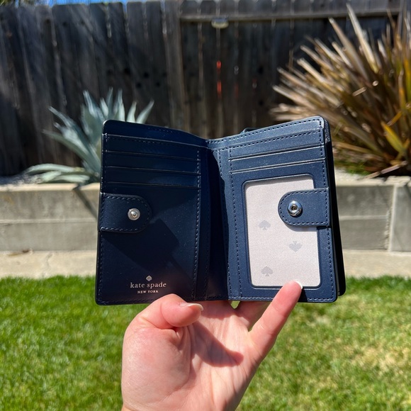 🐳🛥️ NWOT KATE SPADE STRIPED WALLET🐳🛥️ - Picture 9 of 9